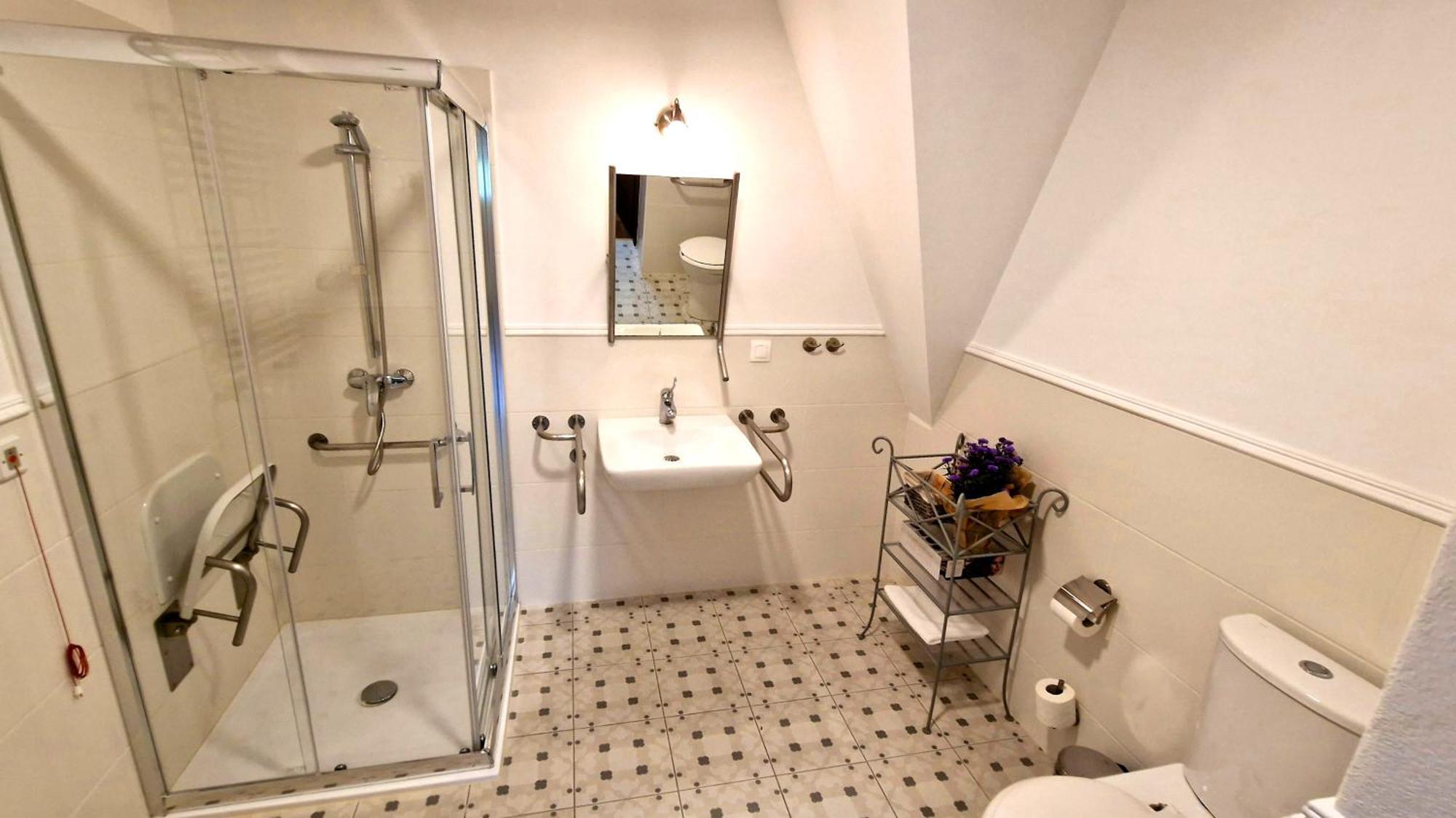 Charlotta Hotel