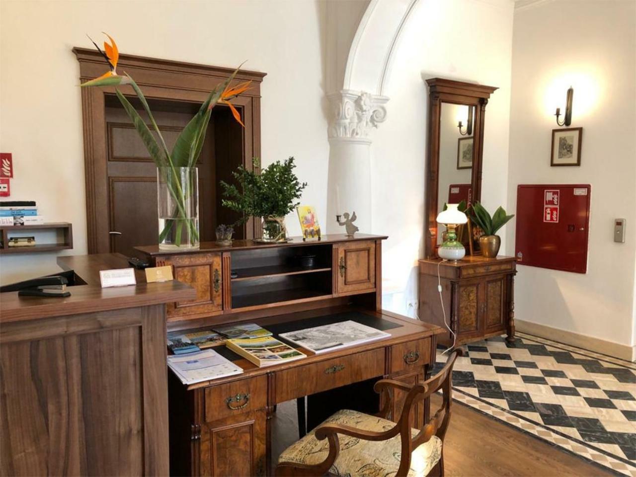 Hotel Charlotta 3*