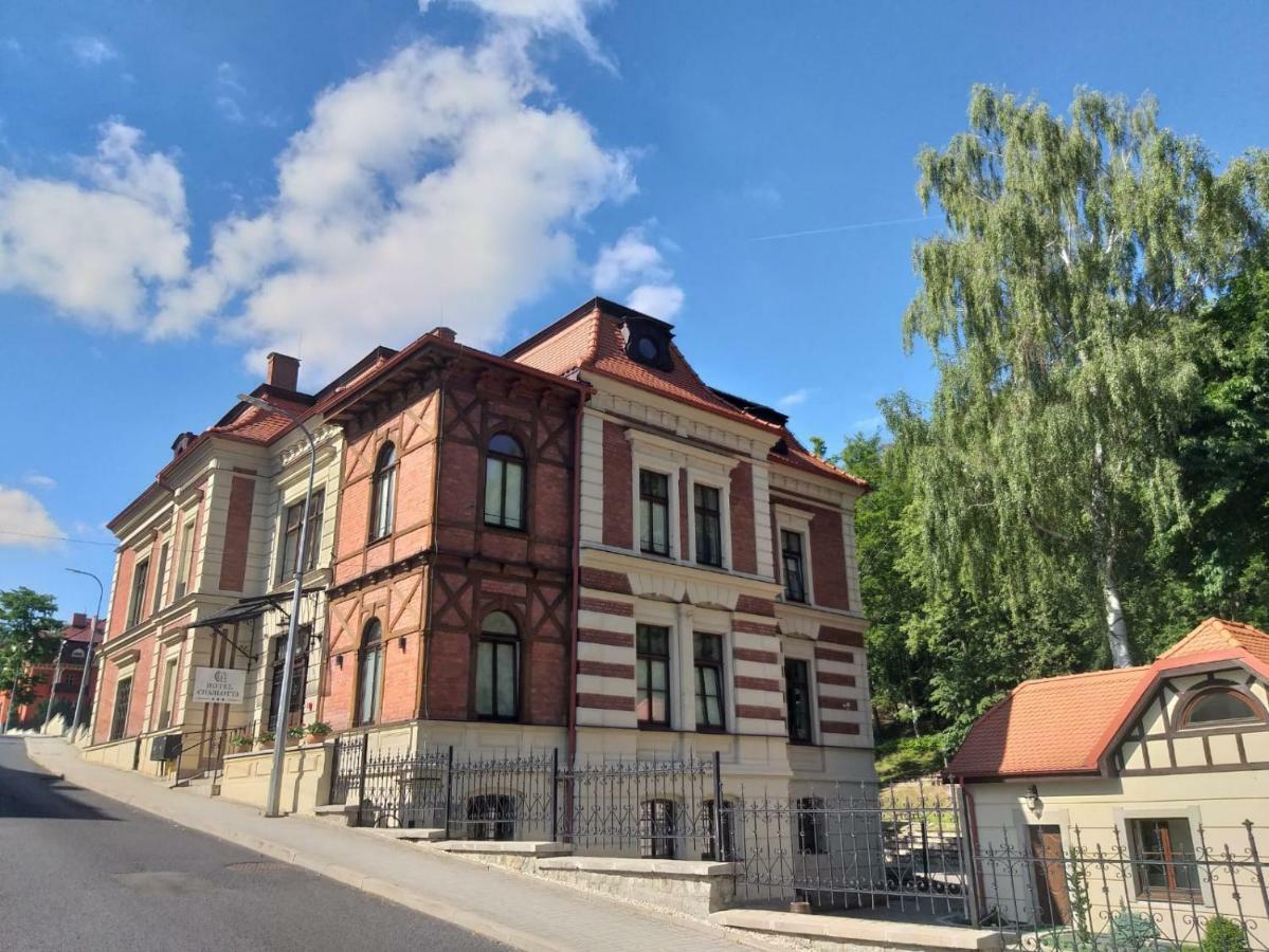 Charlotta Hotel